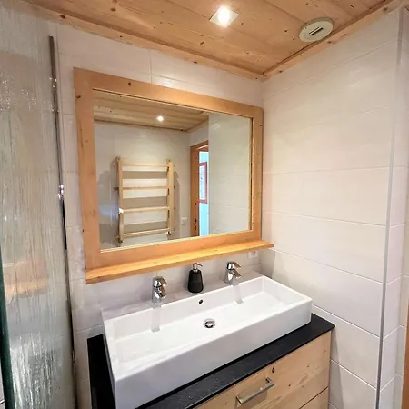 Apartment Familial 4 Pieces, Ski-in/ski-out, 8 Pers, Meribel - Fr-1-180-596 Les Allues