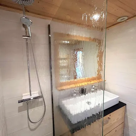 Apartment Familial 4 Pieces, Ski-in/ski-out, 8 Pers, Meribel - Fr-1-180-596 *